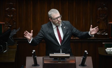 Tuż po incydencie Grzegorz Braun wyszedł na mównicę sejmową. Chciał dyskusji teologicznej