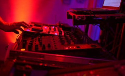 Przychody z majątkowych praw autorskich: twórcy nie muszą korygować zeznań rocznych PIT