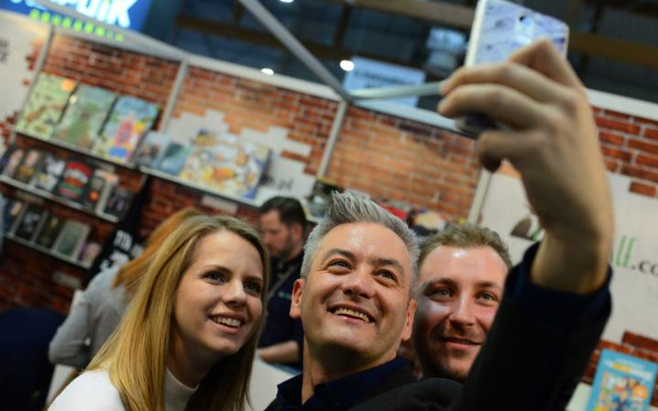 Nowa inicjatywa Roberta Biedronia ma większe szanse powodzenia niż propozycje polityczne Ryszarda Pe