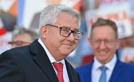 Ryszard Czarnecki miał przedkładać nieprawdziwe oświadczenia co do odbywanych podróży służbowych, w 