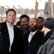 Fot. Andrzej Rudiak/East News, Oswiecim, 22.01.2024. Elon Musk (L) z wizyta w muzeum KL Auschwitz-Bi