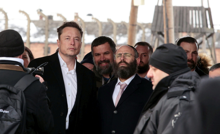 Fot. Andrzej Rudiak/East News, Oswiecim, 22.01.2024. Elon Musk (L) z wizyta w muzeum KL Auschwitz-Bi