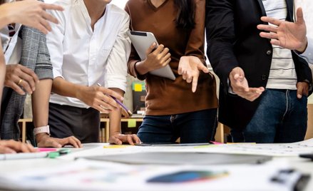 Firma czy etat – co i komu się opłaci?