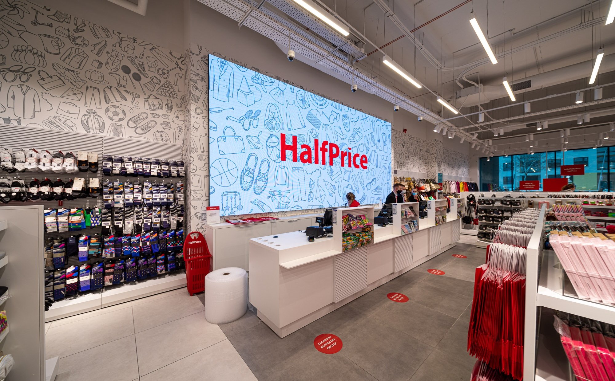 Ekspansja sieci Worldbox wstrzymana, Half Price rośnie młodszy brat