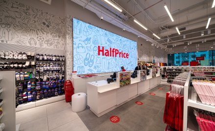 Ekspansja sieci Worldbox wstrzymana, Half Price rośnie młodszy brat