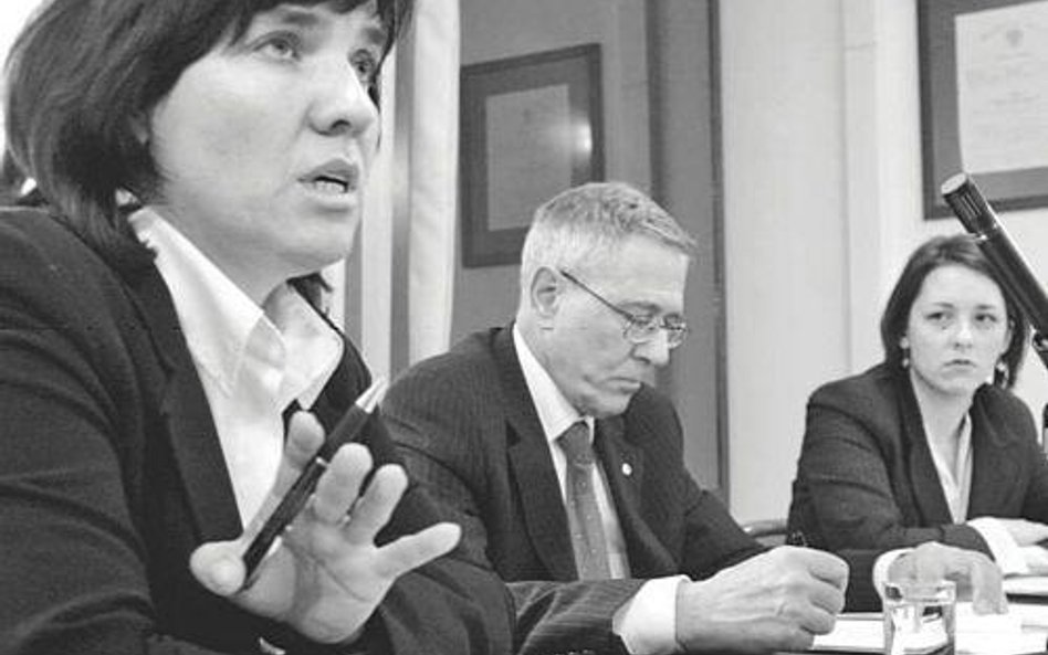 Niedopuszczalne jest, aby w postępowaniach dyscyplinarnych oskarżającym był prokurator. To na co dzi