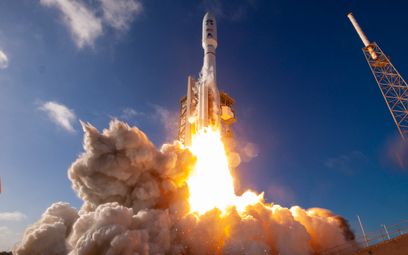 W ramach misji USSF-12 rakieta nośna Atlas V należąca do  United Launch Alliance wyniosła na orbitę 
