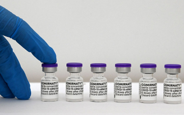 USA: Więźniom podano sześć dawek szczepionki przeciw COVID-19 Pfizera