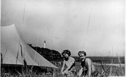 Francja 1947 Bobkowski podczas wyprawy z żoną. Opisy podobnych wędrówek znajdziemy w „Szkicach...”