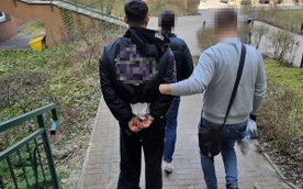 Funkcjonariusze zatrzymali dwóch obywateli Azerbejdżanu w wieku 22 i 23 lat.