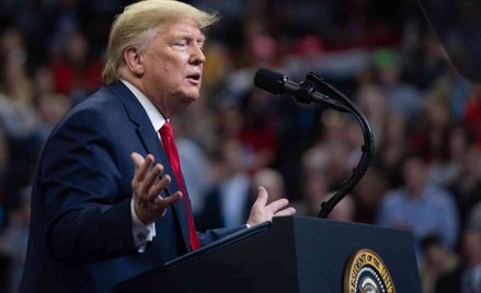 Trump w Iowa ostrzega przed Demokratami. "Zabiją wasze krowy"