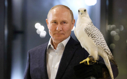 Rosyjski prezydent znów odgrywa „macho”. Tym razem na Kamczatce z sokołem łownym