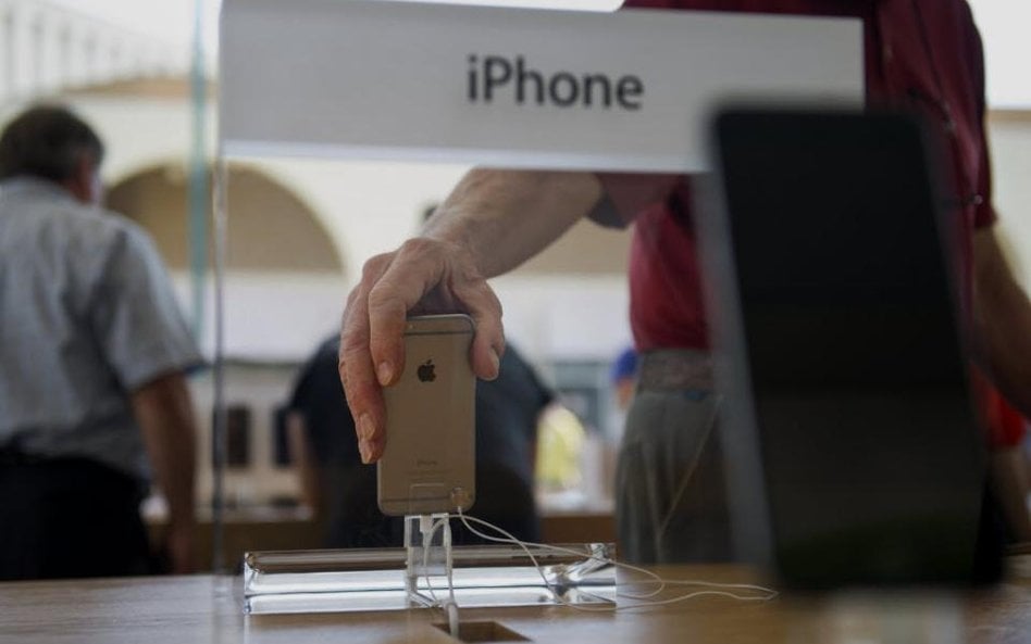 Apple sprzedał rekordową liczbę 10 milionów nowych smartfonów w pierwszy weekend dystrybucji – poinf