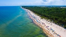 Plaża i kąpielisko w miejscowości Sarbinowo w pobliżu Mielna (fot. ilustracyjna)