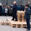 Aleksander Łukaszenko 26 listopada przemawiał do imigrantów na przejściu granicznym w Bruzgach