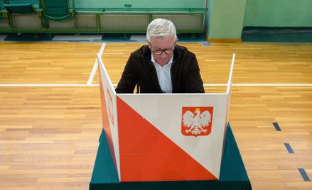 Jacek Jaśkowiak oddaje głos w wyborach samorządowych