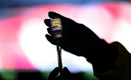 Kolejki chętnych po szczepionkę AstraZeneca w Madrycie