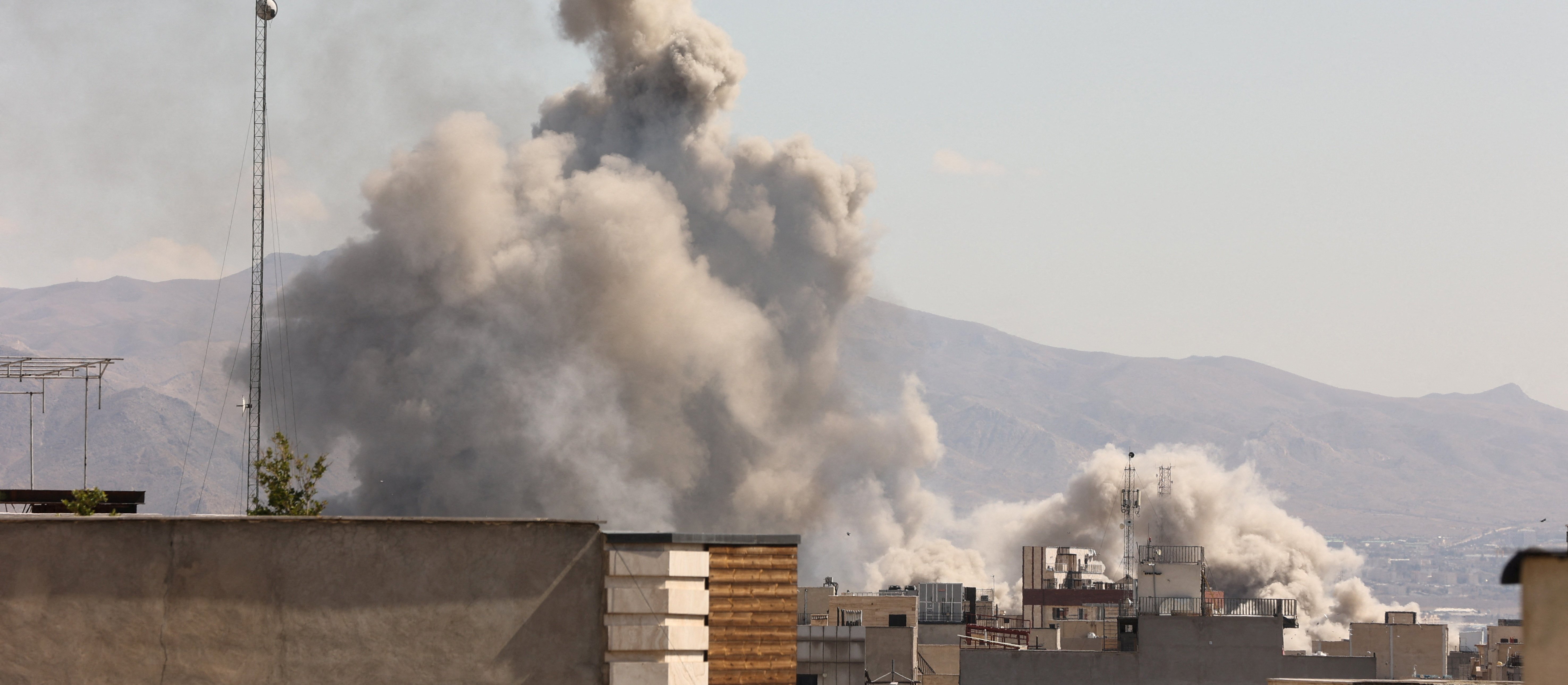 Trwa operacja odwetowa Iranu. Są pierwsi zabici po stronie USA, dym nad ambasadą w Kuwejcie