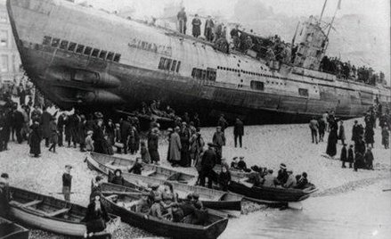 Niemiecki okręt podwodny z okresu I wojny światowej na plaży w Hastings