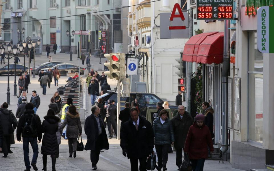 Agencja obniżyła rating rosyjskich papierów skarbowych do poziomu najniższego uznawanego za inwestyc