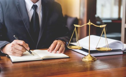 Pandemia koronawirusa przesunęła na margines tradycyjne kancelarie prawnicze