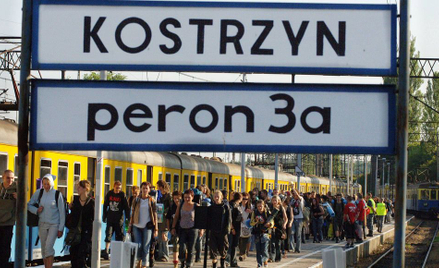 Premier kazał przygotować pociągi do Kostrzyna