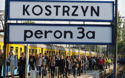 Premier kazał przygotować pociągi do Kostrzyna