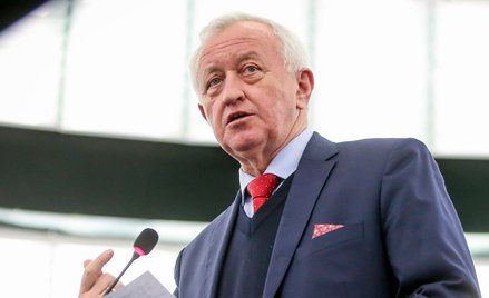 Paszporty covidowe. Europoseł Lewicy: Kto nie chce być zaszczepiony, powinien ponosić konsekwencje