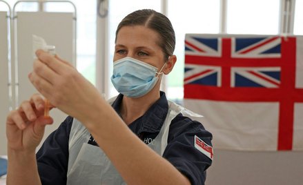 Wielka Brytania: Wzrost dostaw. Wszyscy powyżej 40. roku życia zaszczepieni do Wielkanocy