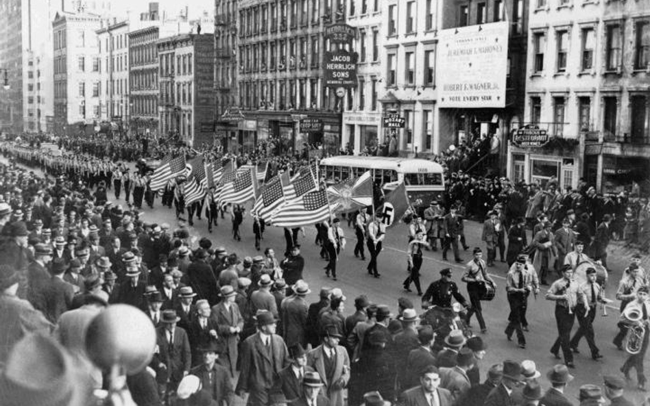 Pochód członków German American Bund w Nowym Jorku, październik 1939 r.