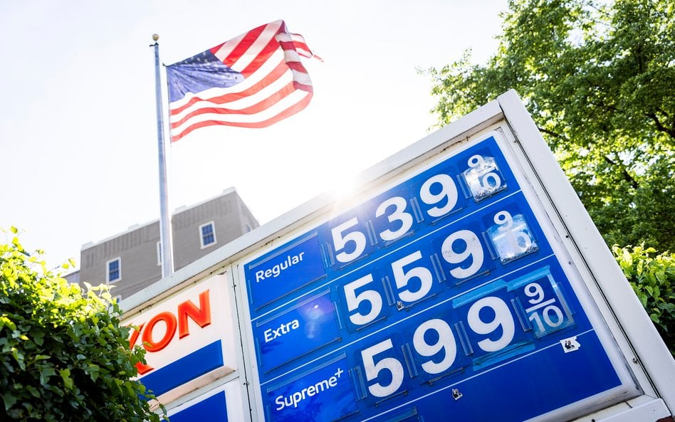 Sprzedaż detaliczna w USA gwałtownie wzrosła w marcu z powodu wyższych cen benzyny