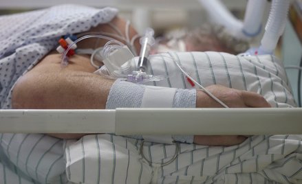 Nowe badanie. Tabletka przeciw COVID-19 koncernu Merck znacznie mniej skuteczna