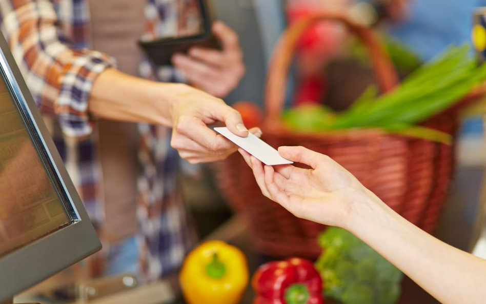 Przy płatności kartą brak podpisu nie pozbawi obniżenia VAT
