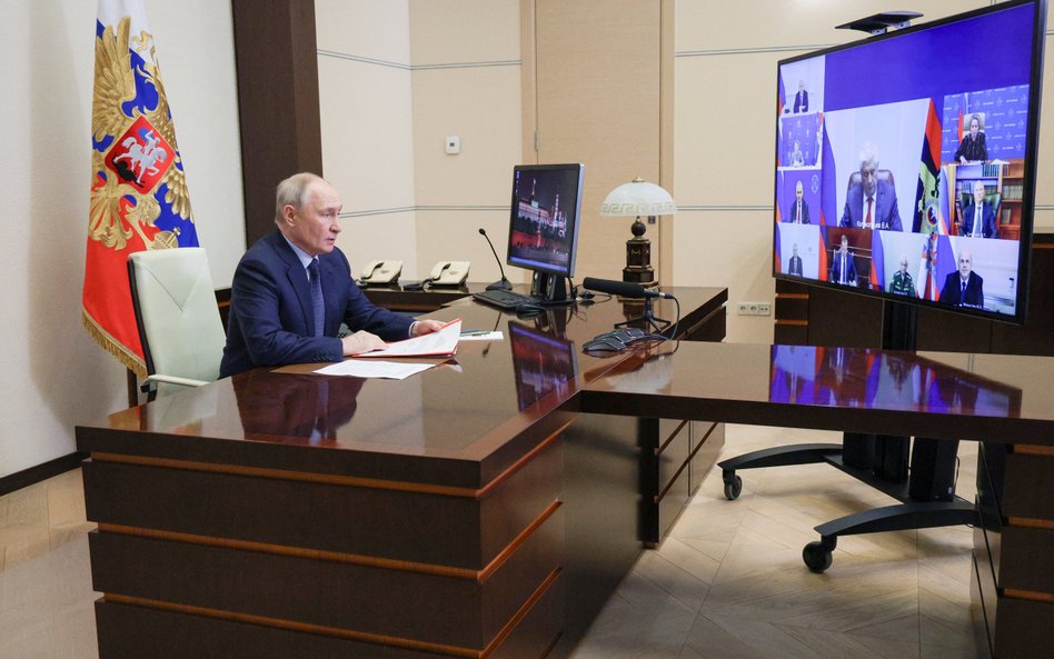 Władimir Putin coraz bardziej się boi i izoluje od świata