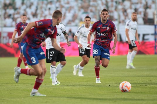 Kluby Ekstraklasy zarabiają sporo, a będą więcej, bo od nowego sezonu wchodzi w życie kolejny kontra