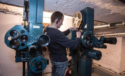 System klasyfikacji wiekowej dla widzów w kinie