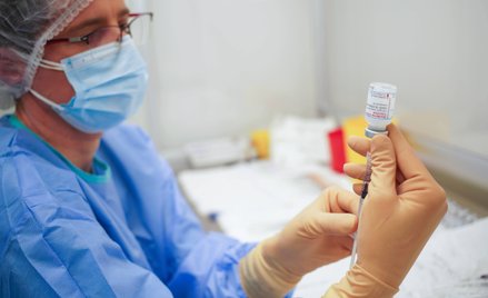 Farmaceuta nie zaszczepi bez wieszaka i ruchomej umywalki