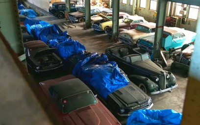 200 klasycznych amerykańskich aut odnaleziono w magazynie