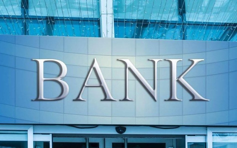Polakom zwykły bank już nie wystarcza. Chcą więcej usług