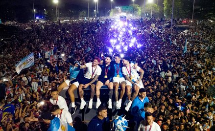 Święto w Buenos Aires. W środku Leo Messi.