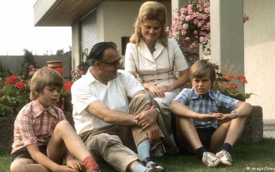 Pozorna idylla. Przede wszystkim na zdjęciach z wakacji Helmut Kohl starał się prezentować jako głow