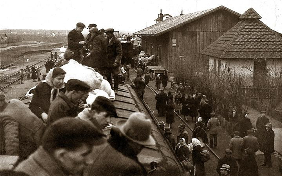 Polacy z Kresów Wschodnich, tak zwani repatrianci, w drodze na ziemie zachodnie i północne