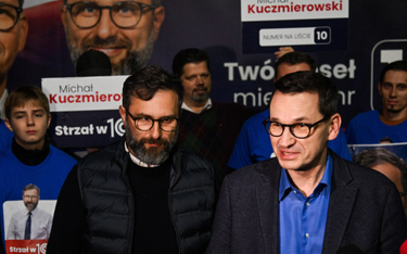 Kampania wyborcza do parlamentu 2023. Ówczesny premier Mateusz Morawiecki (P) i prezes Rządowej Agen