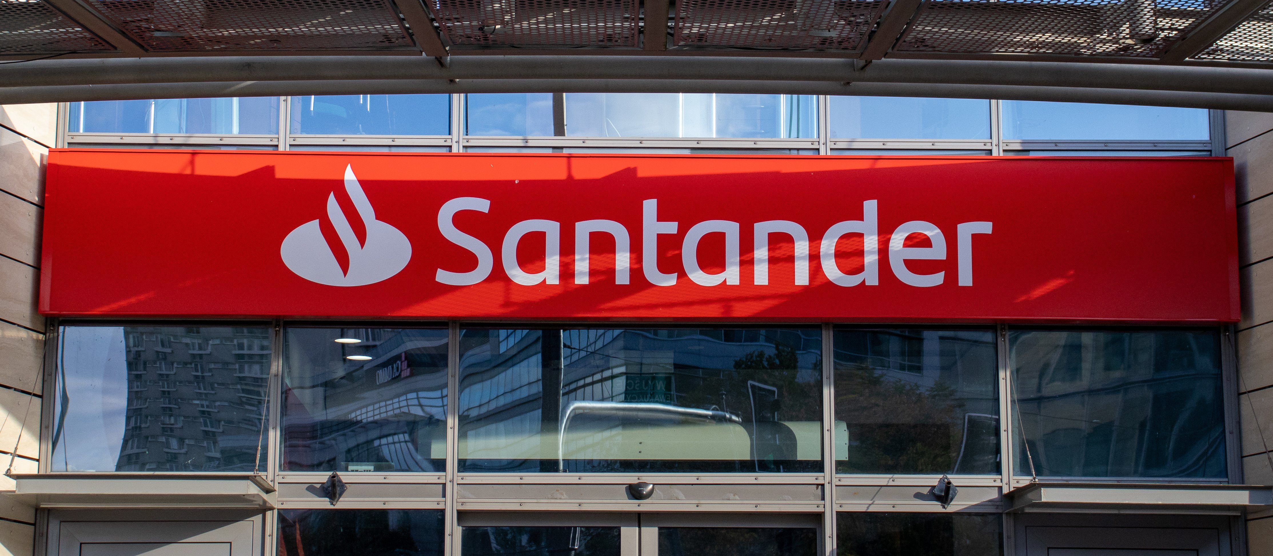 Bank Santander znika z Polski. Oto, co czeka klientów