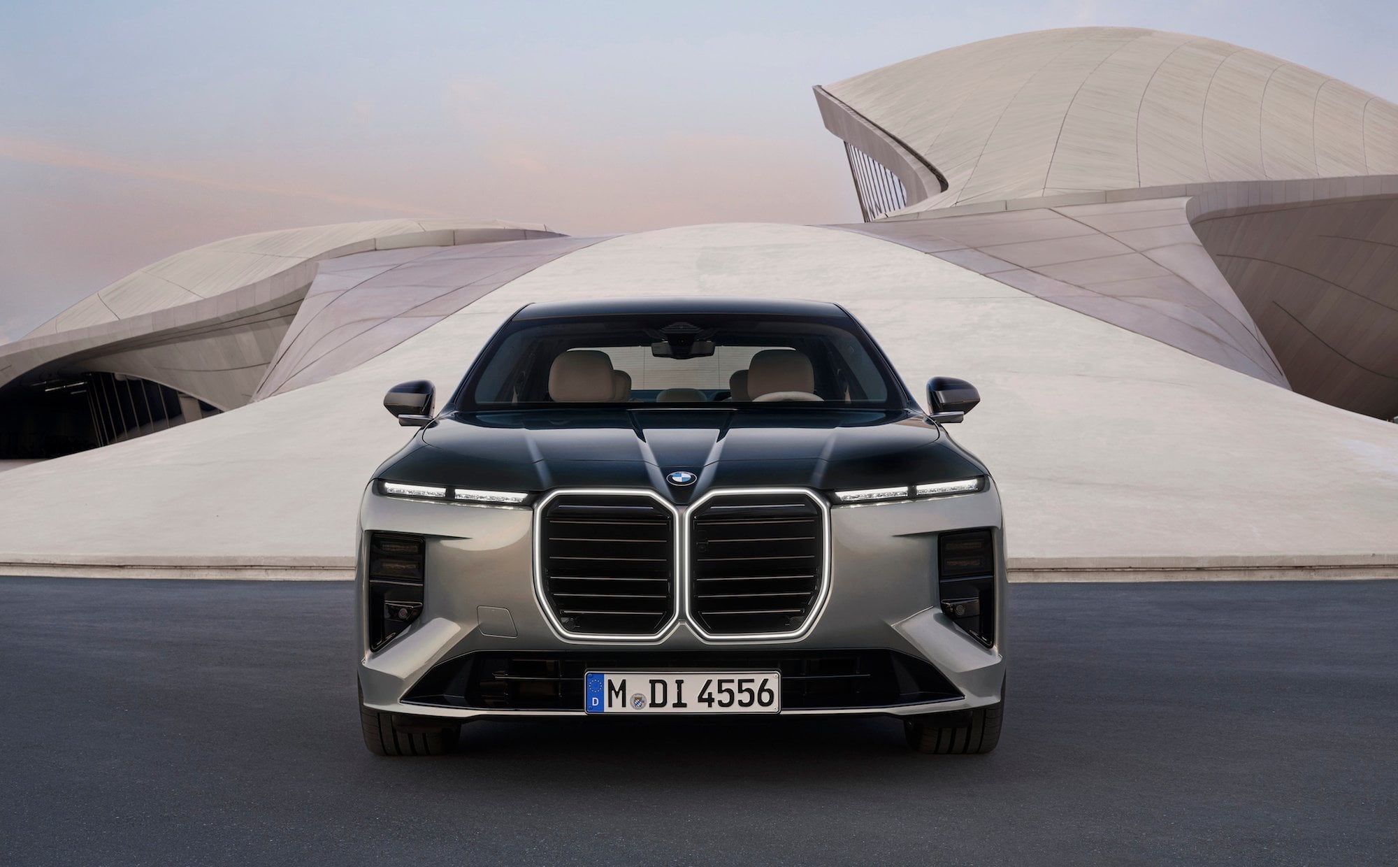 Nowe szaty cesarza. BMW 7 powraca: Co się zmieniło?