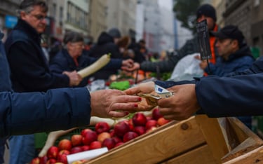 Fala drogiej żywności przelewa się przez Europę