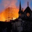 Strażacy walczyli przez osiem godzin o uratowanie, ile się da z Notre Dame. – Zniszczenia są kolosal