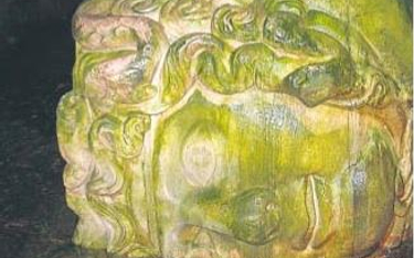 Meduzy, szkaradne kobiety o włosach splecionych z węży miały zamieniać ludzi w kamień
