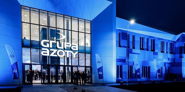 Azoty pod presją związków i długu
