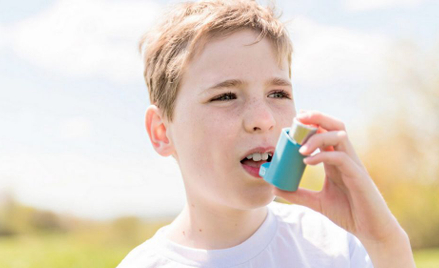 Dzięki inhalatorom dzieci z astmą rzadziej trafiają do szpitala